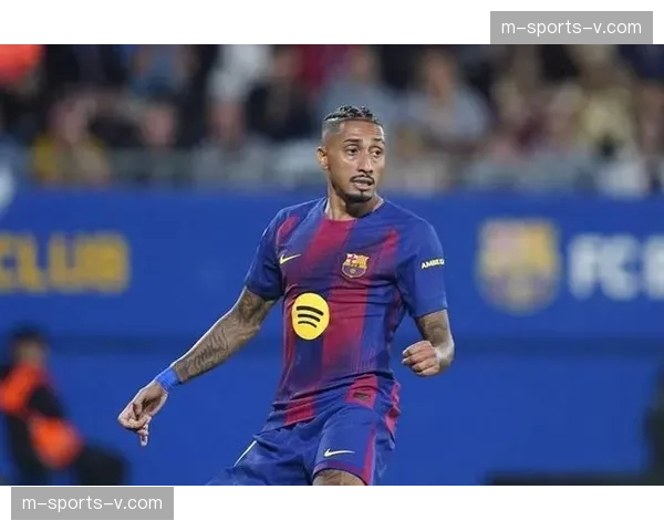 巴西拉菲尼亚半场伤退 巴萨边锋世界杯参赛资格存不确定性